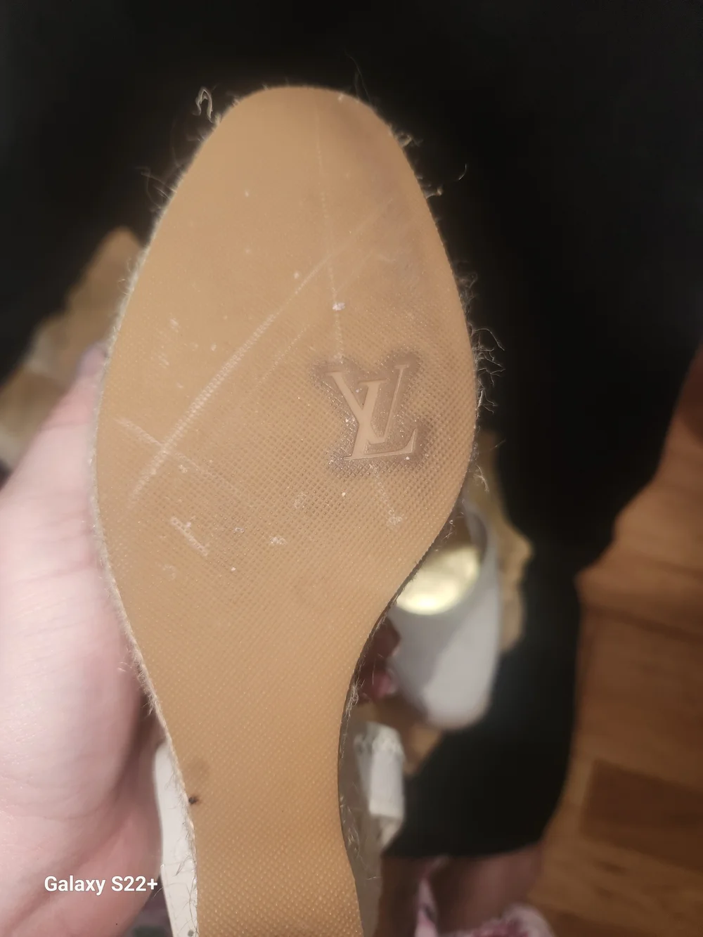 Louis Vuitton elegant louis